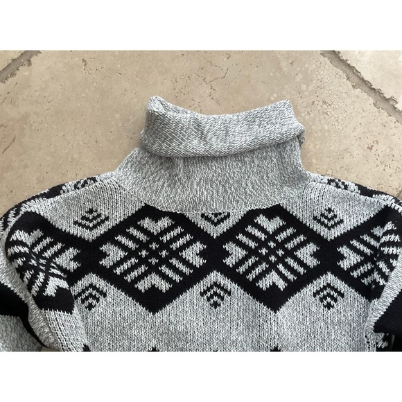 NWT Tea Collection Gray/Black Chimmi Choden Geo Sweater - girls M (6-7) - Picture 10 of 10
